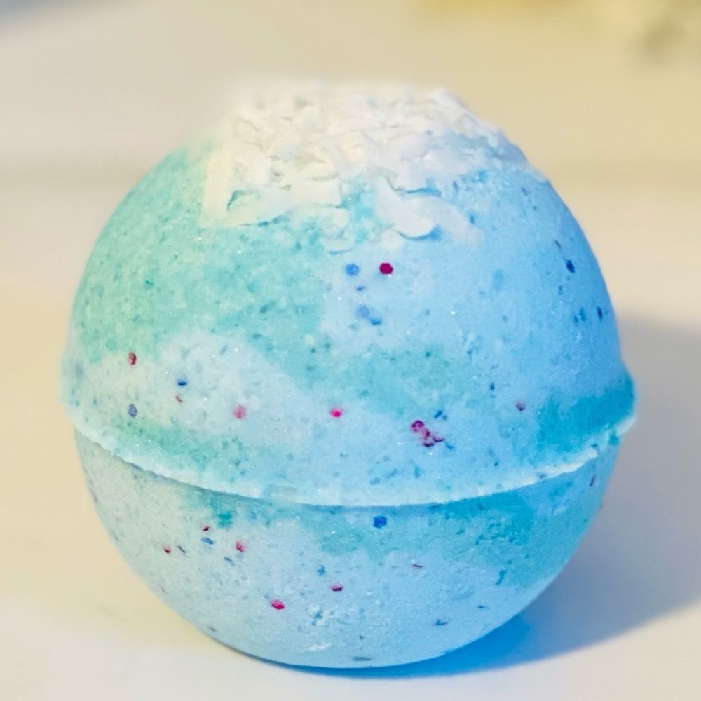 🍍🥥 Piña Colada Milk Bomb